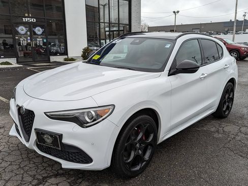 Used 2022 Alfa Romeo Stelvio Veloce AWD/4WD image 2