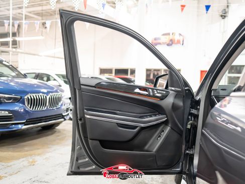 Used 2018 Mercedes-Benz GLS 550 4MATIC w/ Driver Assistance Package image 45