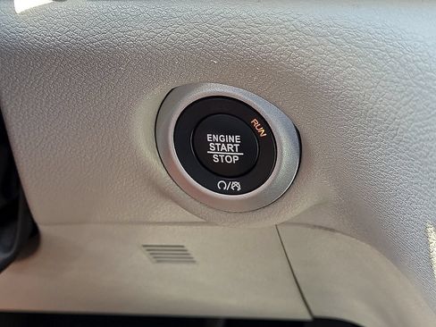 Used 2024 Chrysler Pacifica Touring-L FWD image 28