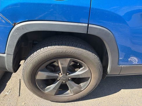 Used 2020 Jeep Cherokee Latitude Plus image 16