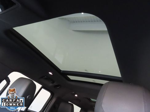 Used 2024 Land Rover Defender 130 X-Dynamic SE image 22