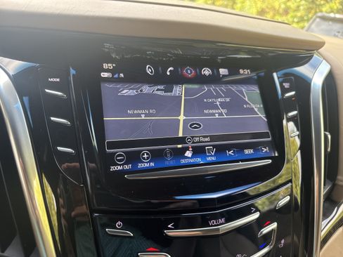 Used 2019 Cadillac Escalade Platinum AWD/4WD image 28