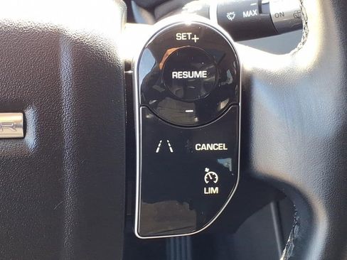 Used 2020 Land Rover Range Rover Evoque SE image 10