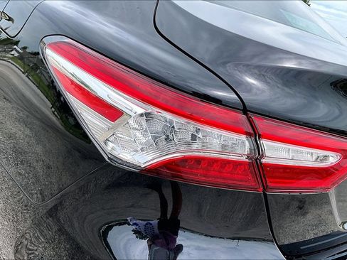 Used 2020 Toyota Camry XLE w/ Sunroof Package FWD image 28
