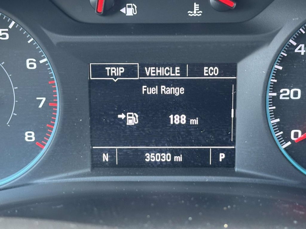 Used 2023 Chevrolet Traverse LT FWD image 23