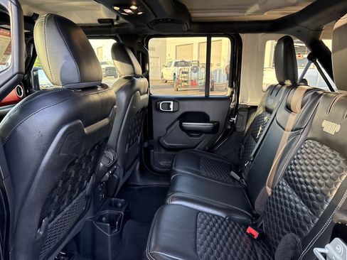 Used 2019 Jeep Wrangler Unlimited Rubicon AWD/4WD image 32