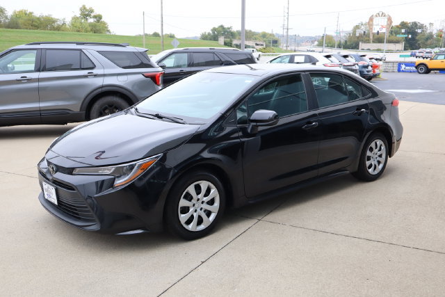Used 2024 Toyota Corolla LE FWD image 5