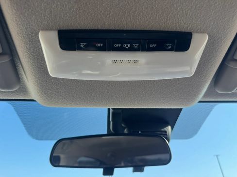 Used 2022 Nissan Versa SV FWD image 44