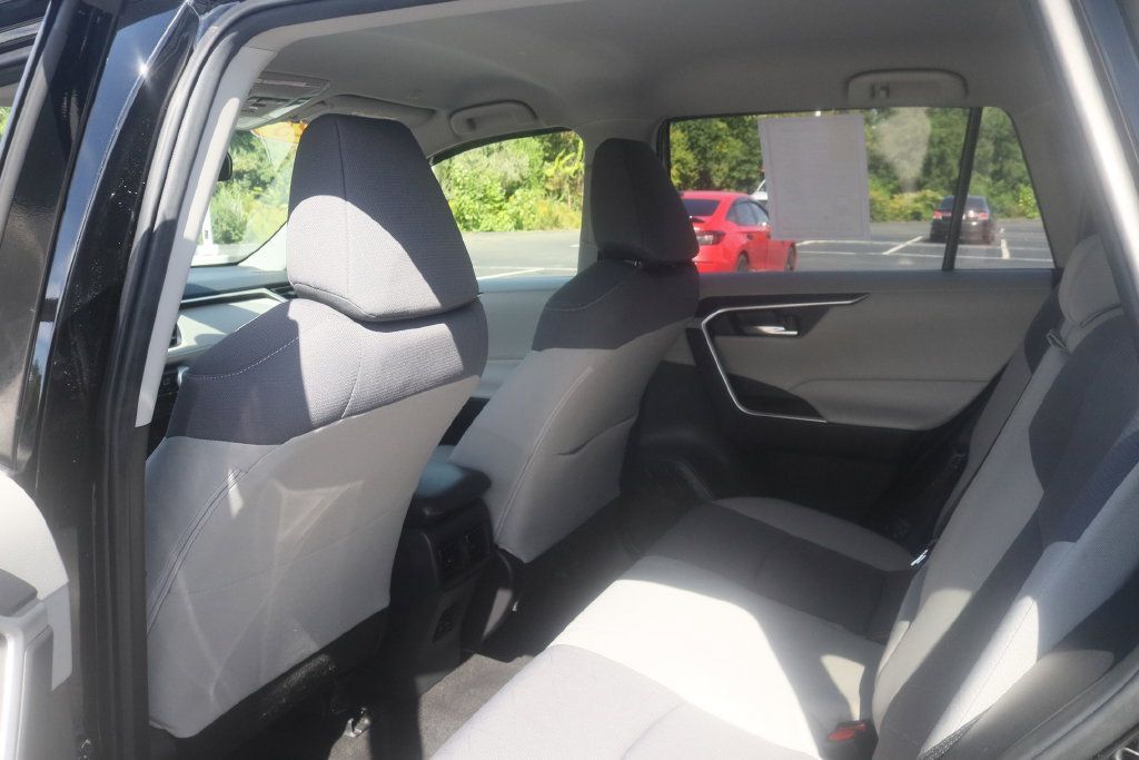 Used 2025 Toyota RAV4 XLE AWD/4WD image 27