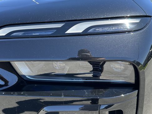 Used 2025 BMW i7 eDrive50 w/ M Sport Package RWD image 6