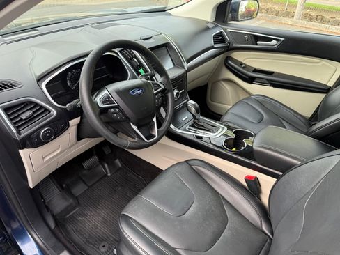 Used 2017 Ford Edge Titanium w/ Equipment Group 302A AWD/4WD image 10