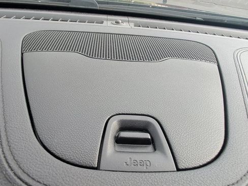 Used 2019 Jeep Cherokee Limited AWD/4WD image 31
