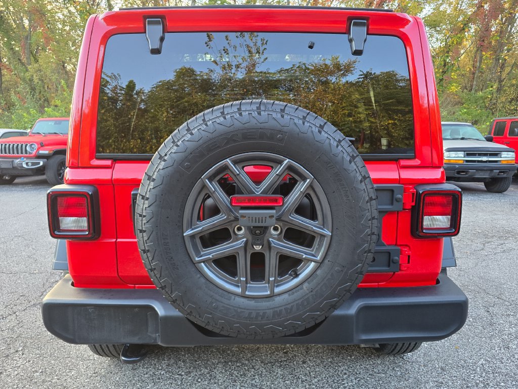 Used 2024 Jeep Wrangler Unlimited Sport AWD/4WD image 6