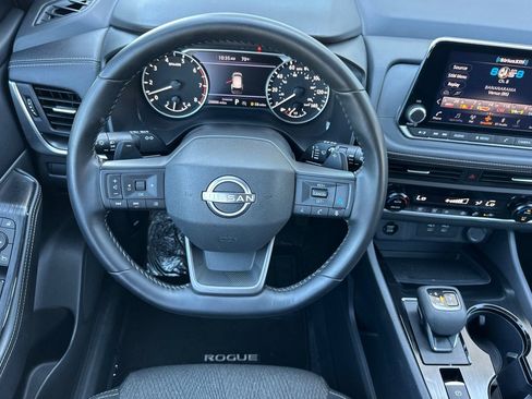 Used 2025 Nissan Rogue SV FWD image 16