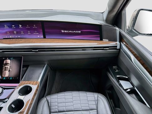 Used 2025 Cadillac Escalade ESV Sport Platinum AWD/4WD image 21