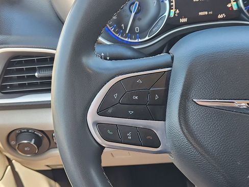 Used 2022 Chrysler Pacifica Touring-L image 27