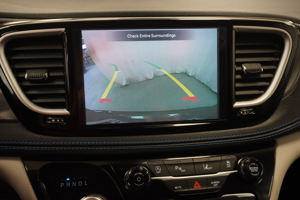 Certified 2021 Chrysler Pacifica Touring-L FWD image 25