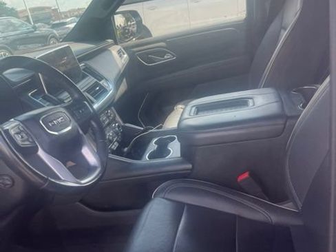 Used 2022 GMC Yukon XL SLT w/ SLT Premium Package AWD/4WD image 3