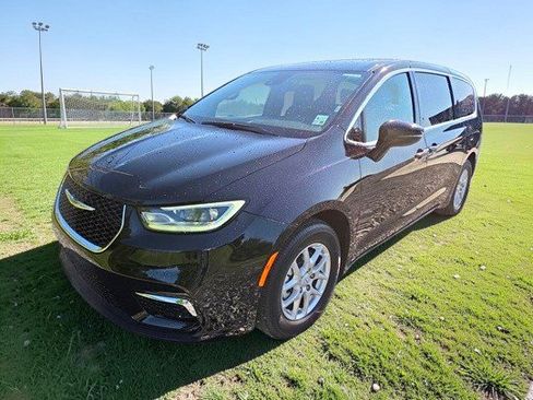 Certified 2026 Chrysler Pacifica Select FWD image 30