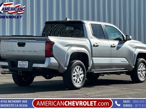 Used 2025 Toyota Tacoma SR5 AWD/4WD image 4