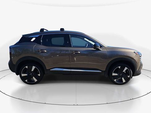 New 2026 Nissan Kicks SR w/ SR Premium Package FWD image 3