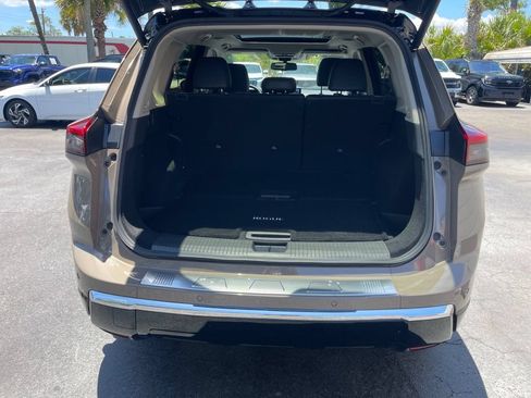 Used 2025 Nissan Rogue Platinum w/ Tech Package FWD image 5