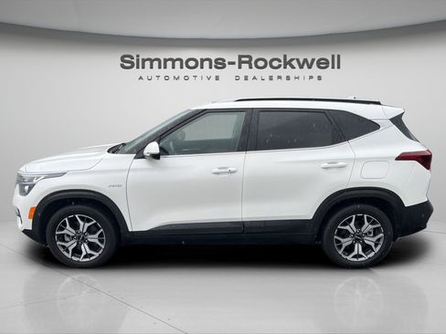 Used 2023 Kia Seltos EX AWD/4WD image 2