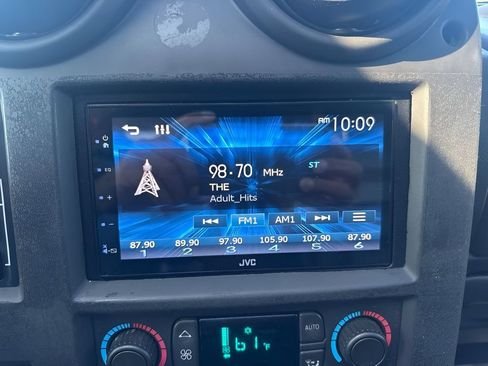 Used 2005 HUMMER H2 SUT w/ Preferred Equipment Group AWD/4WD image 17