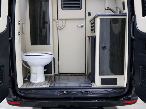 Used 2024 Mercedes-Benz Sprinter 3500 image 89