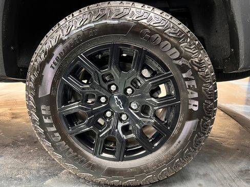 Used 2025 Chevrolet Colorado Trail Boss image 31