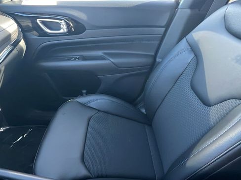 New 2026 Jeep Compass Latitude image 12