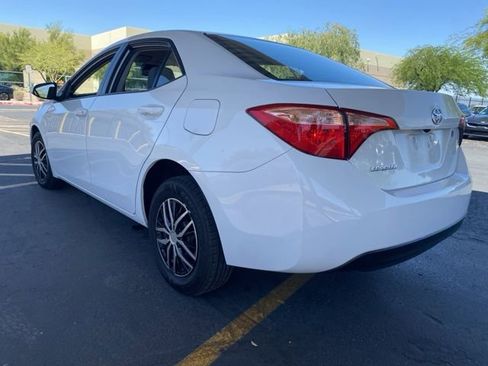 Used 2017 Toyota Corolla L w/ Carpet Mat Package (TMS) FWD image 2