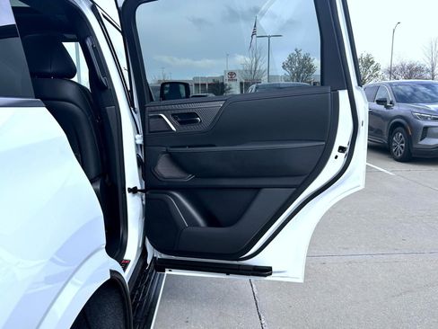 New 2026 INFINITI QX80 Autograph w/ Autograph Exterior Package AWD/4WD image 17