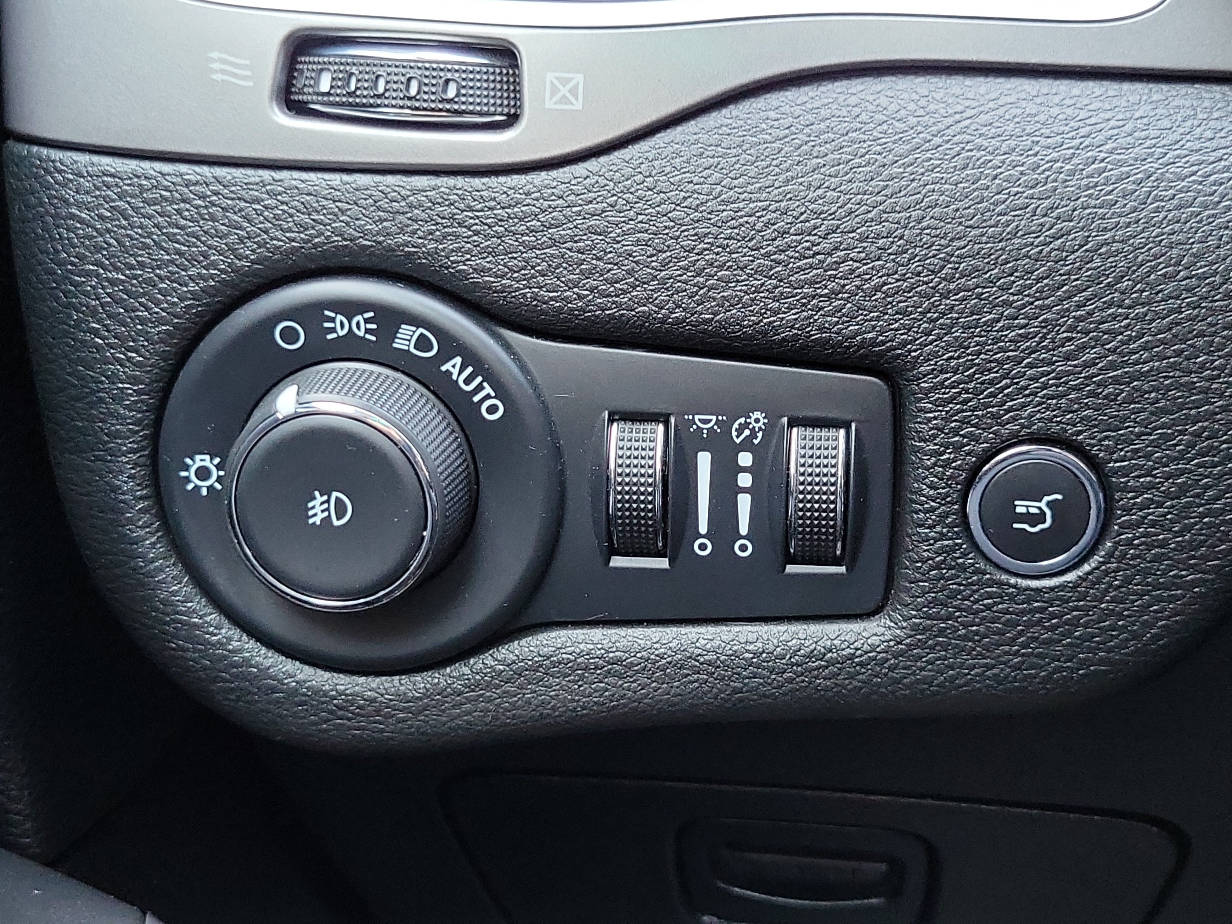 Used 2022 Jeep Cherokee Limited w/ Elite Package AWD/4WD image 14