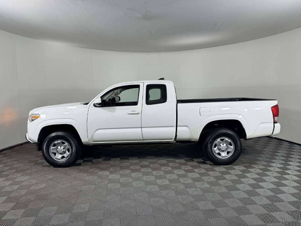 Used 2017 Toyota Tacoma SR w/ SR Convenience Package AWD/4WD image 11