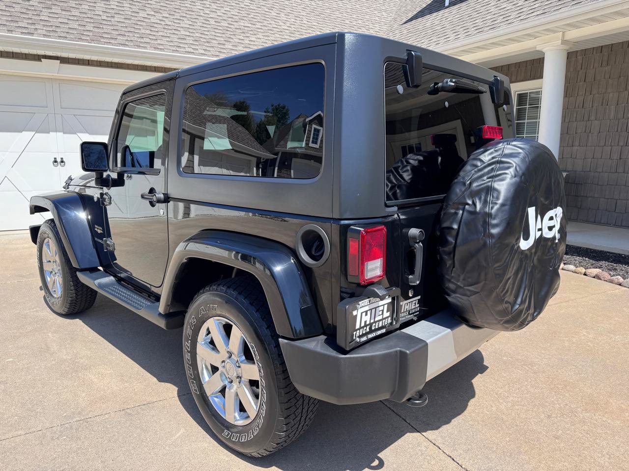 Used 2012 Jeep Wrangler Sahara w/ Connectivity Group AWD/4WD image 4