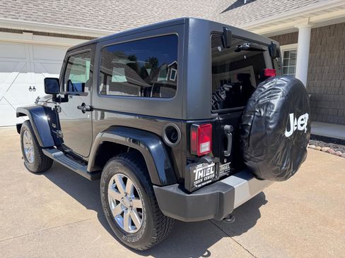 Used 2012 Jeep Wrangler Sahara w/ Connectivity Group AWD/4WD image 4