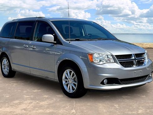 Used 2019 Dodge Grand Caravan SXT FWD image 3