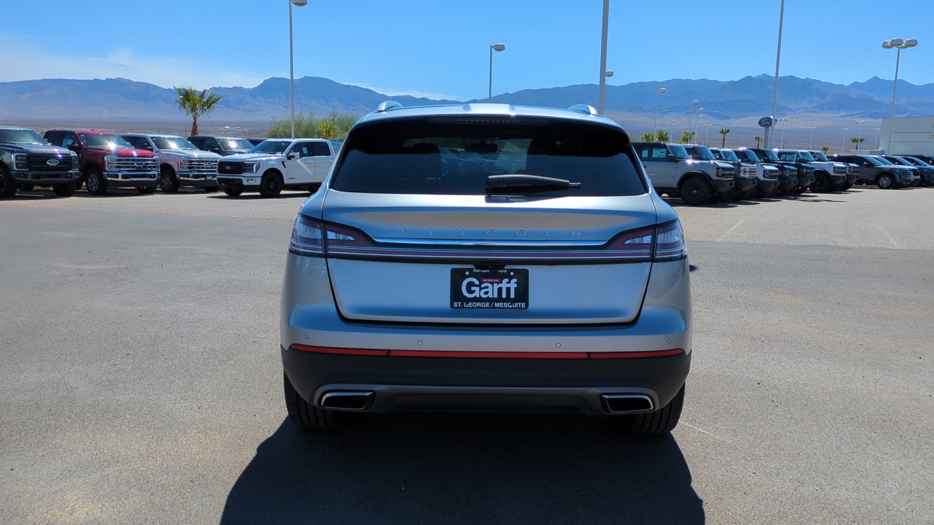 Used 2022 Lincoln Nautilus Reserve w/ Equipment Group 201A FWD image 4