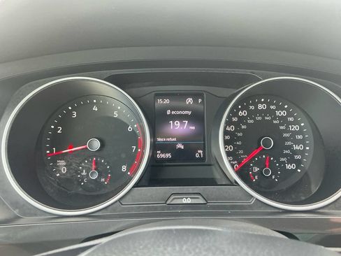 Used 2020 Volkswagen Tiguan SE w/ Panoramic Sunroof Package FWD image 19