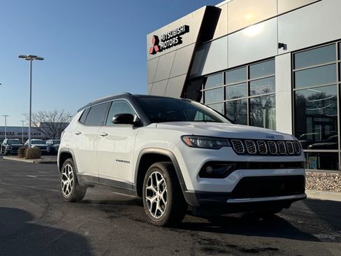 Used 2024 Jeep Compass Limited image 1
