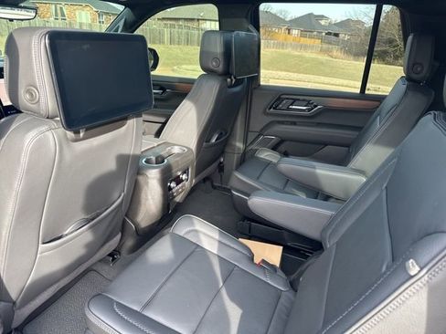 Used 2025 GMC Yukon Denali w/ Denali Reserve Package image 30