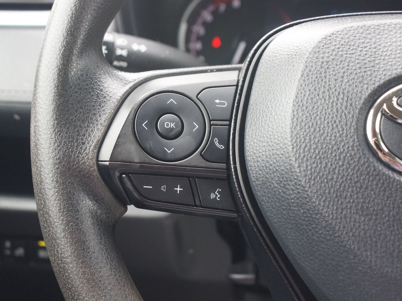 Used 2025 Toyota RAV4 XLE AWD/4WD image 9