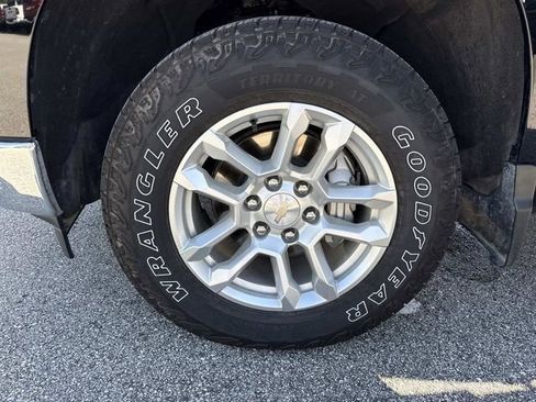 Used 2024 Chevrolet Silverado 1500 LT w/ Z71 Off-Road Package AWD/4WD image 32