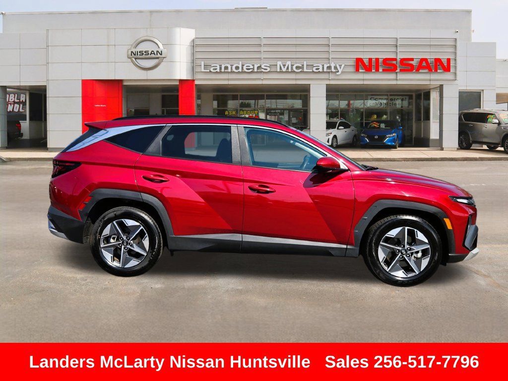 Used 2025 Hyundai Tucson SEL FWD image 2