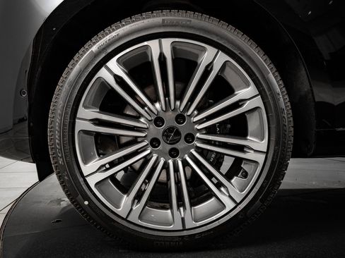 New 2026 Land Rover Range Rover SE image 13