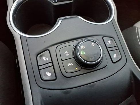 Used 2023 GMC Terrain SLT image 32