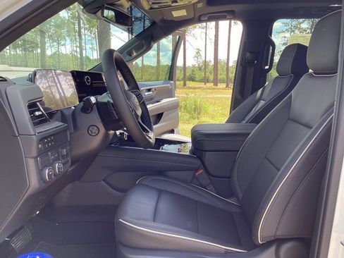 New 2025 Chevrolet Suburban Premier w/ Sun And Tow Package image 18