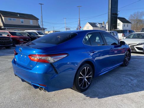 Used 2018 Toyota Camry SE w/ Moonroof Package image 6