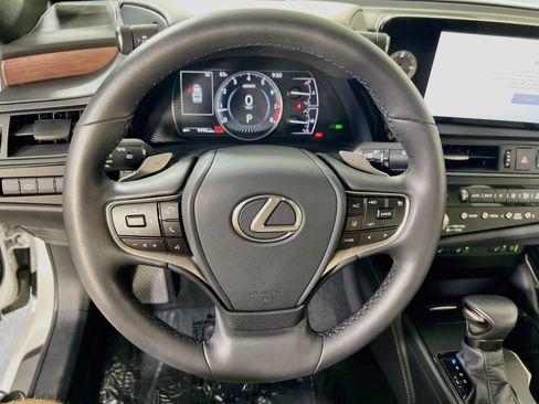 Used 2025 Lexus ES 350 w/ Premium Package FWD image 11